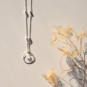 Necklace circle creme silver – New life. (Halskette)