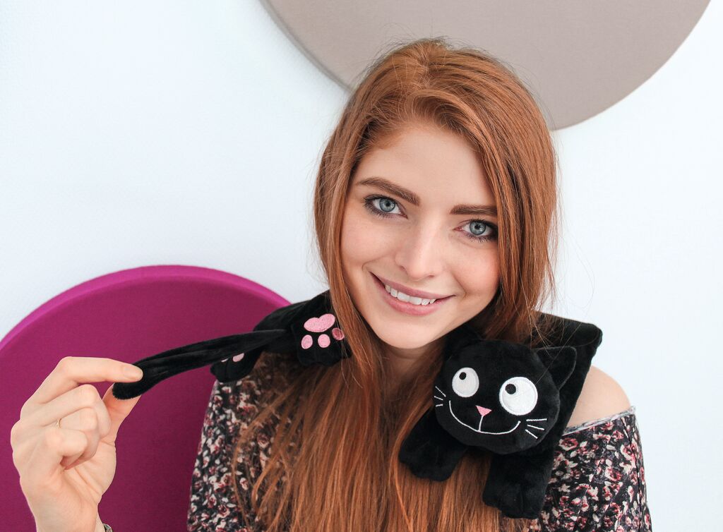 The Cat-Nackenkissen mit Kirschkernen