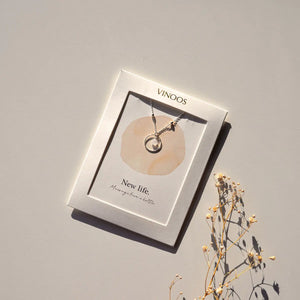 Necklace circle creme silver – New life. (Halskette)