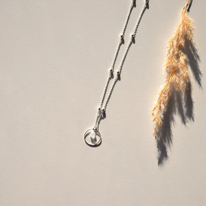 Necklace circle creme silver – New life. (Halskette)