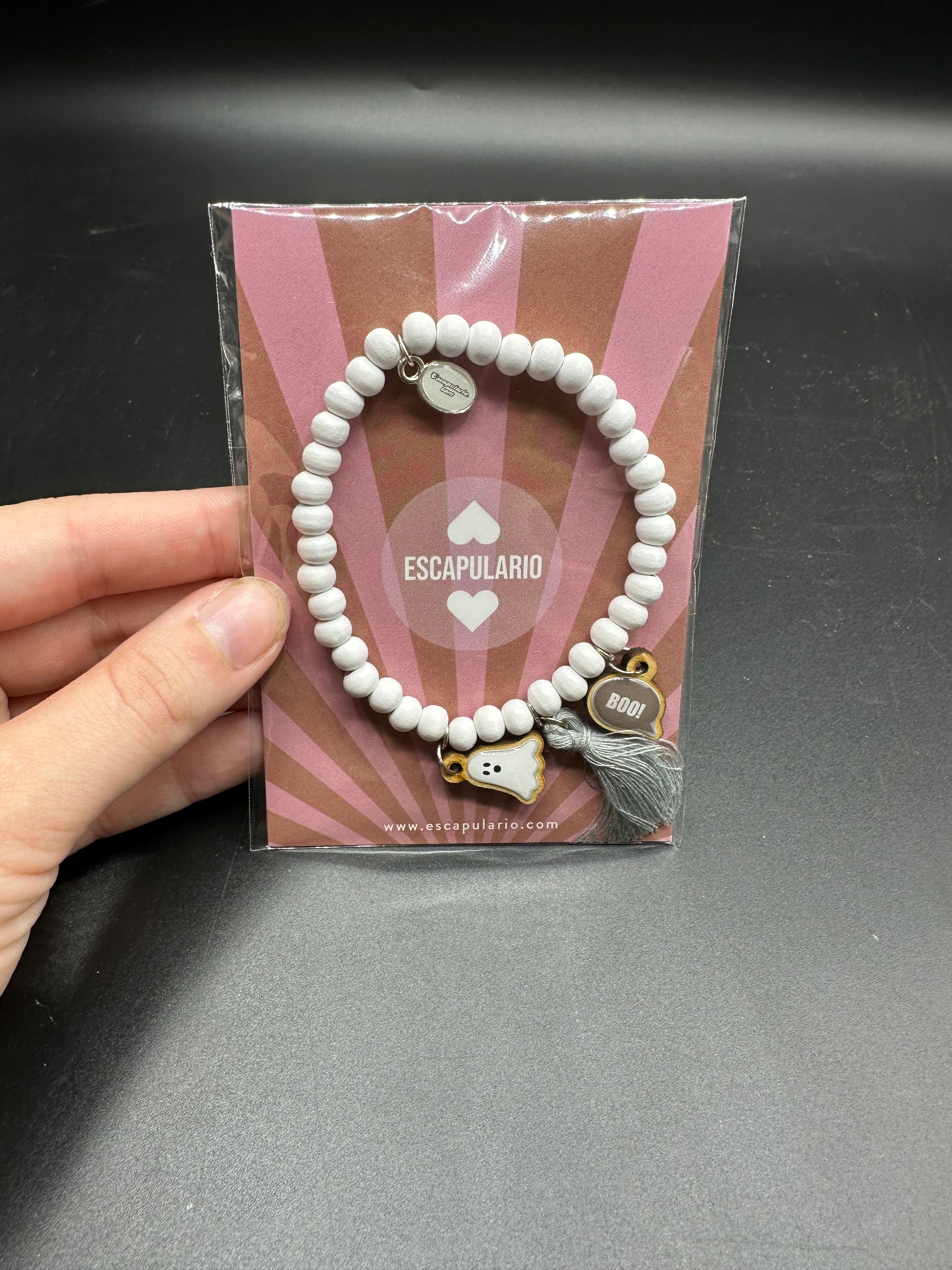 Armband in weiß mit Gespenst