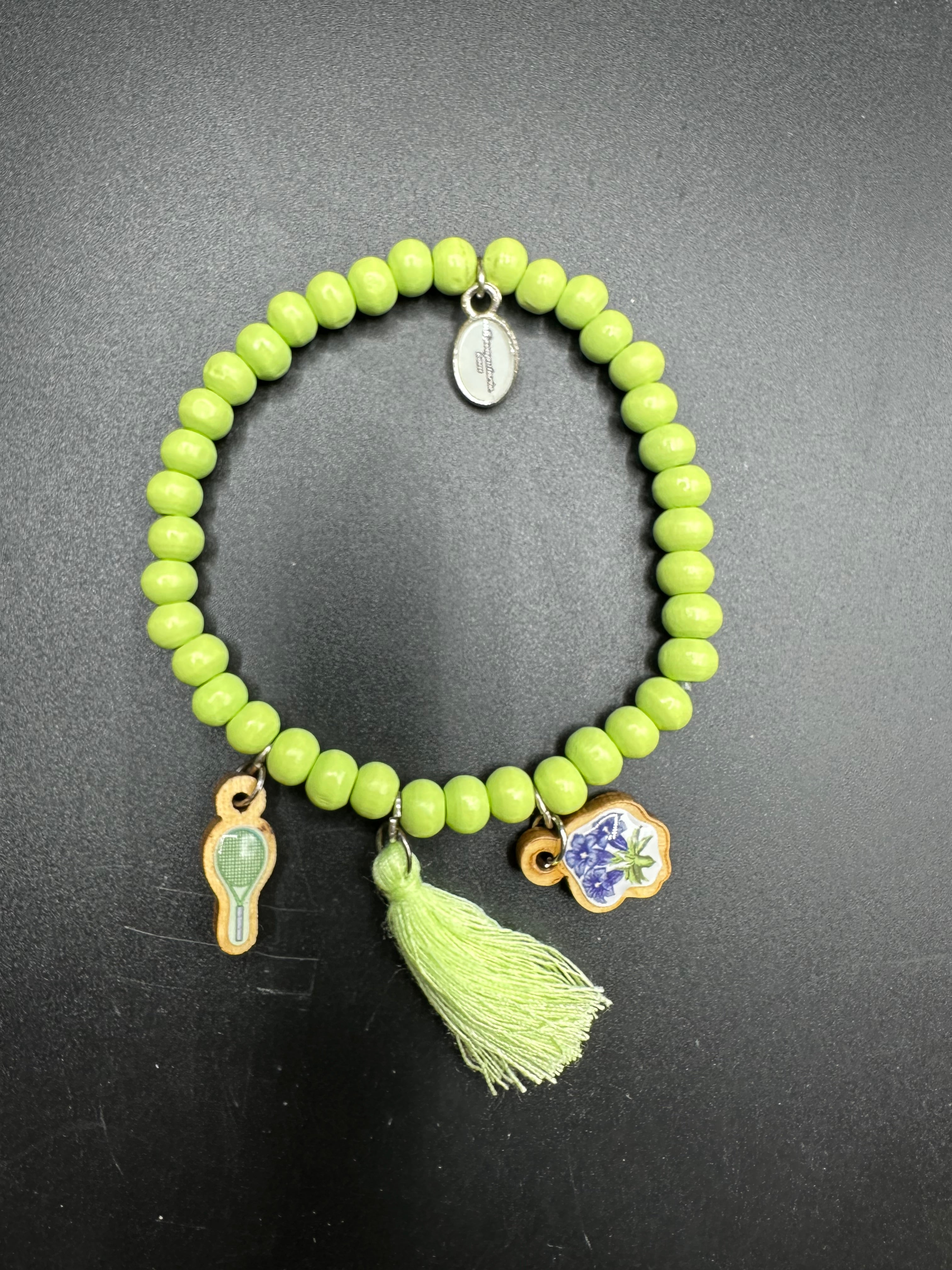 Armband in grün mit Holzperlen